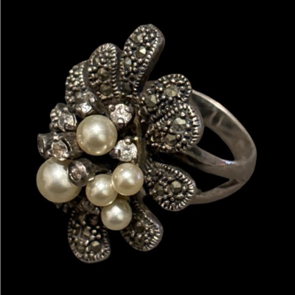 Size 8 Sterling, Pearl , Crystal and Marcasite Ring. - Picture 6 of 10